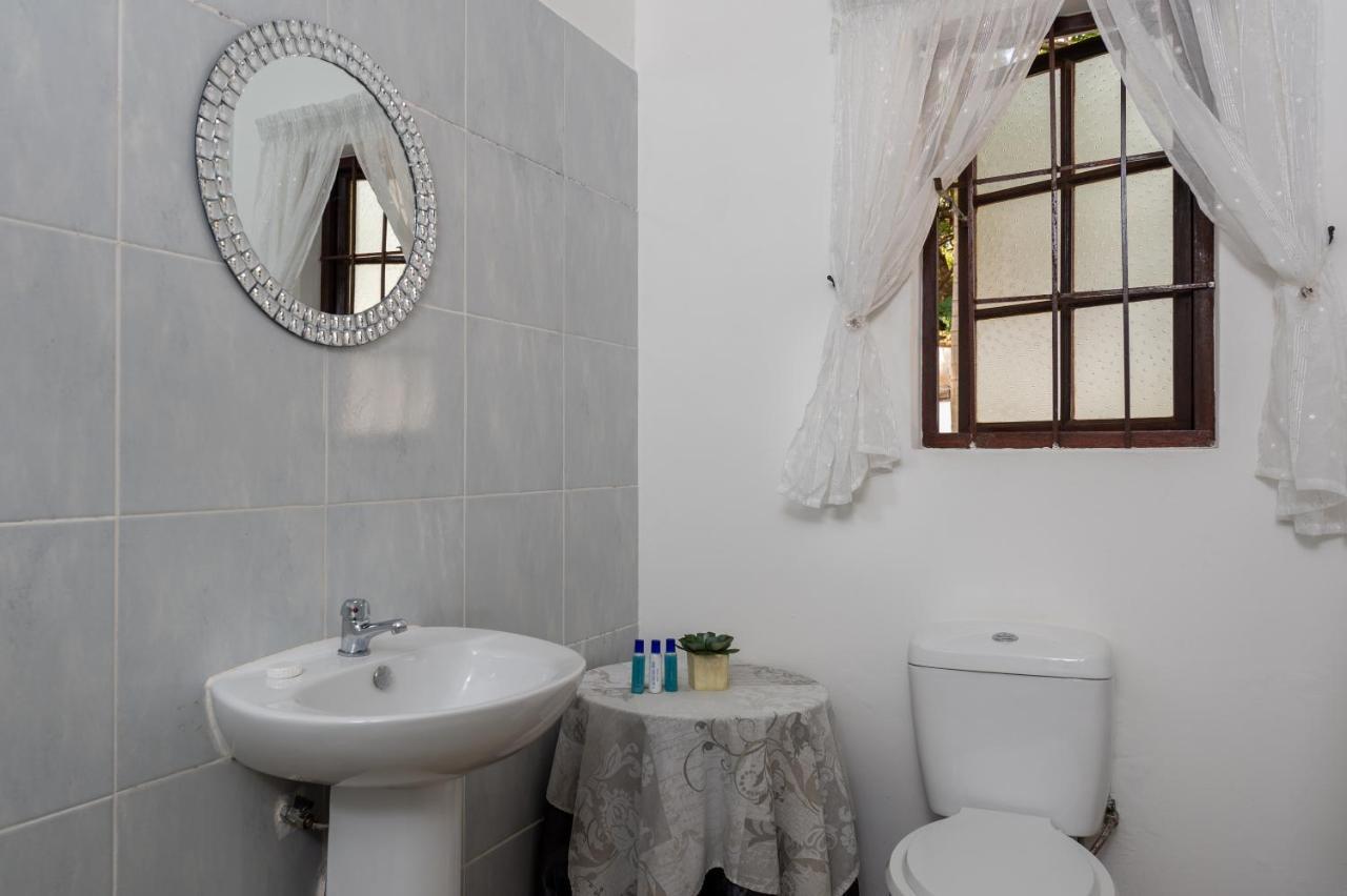 Zesty Guesthouse Порт Едуард Екстериор снимка