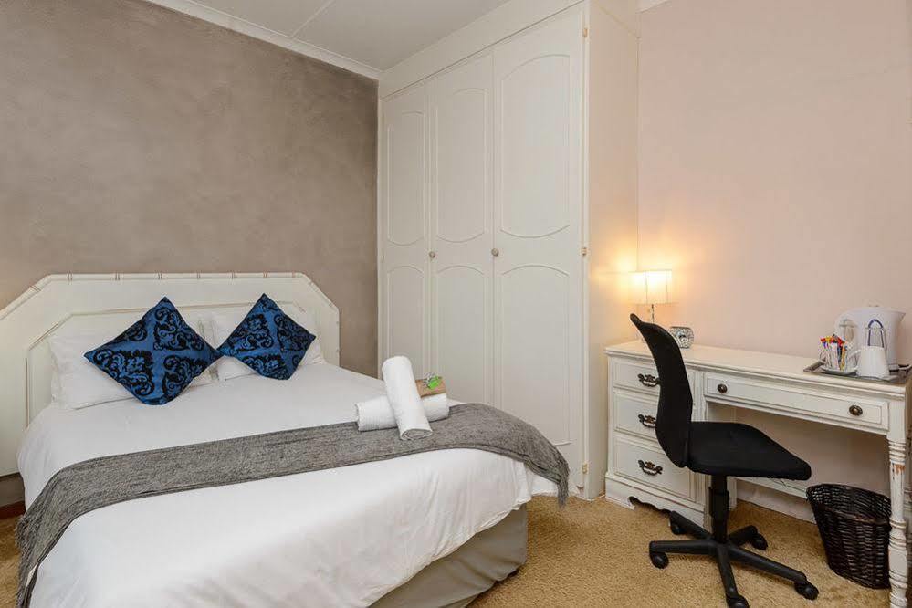Zesty Guesthouse Порт Едуард Екстериор снимка